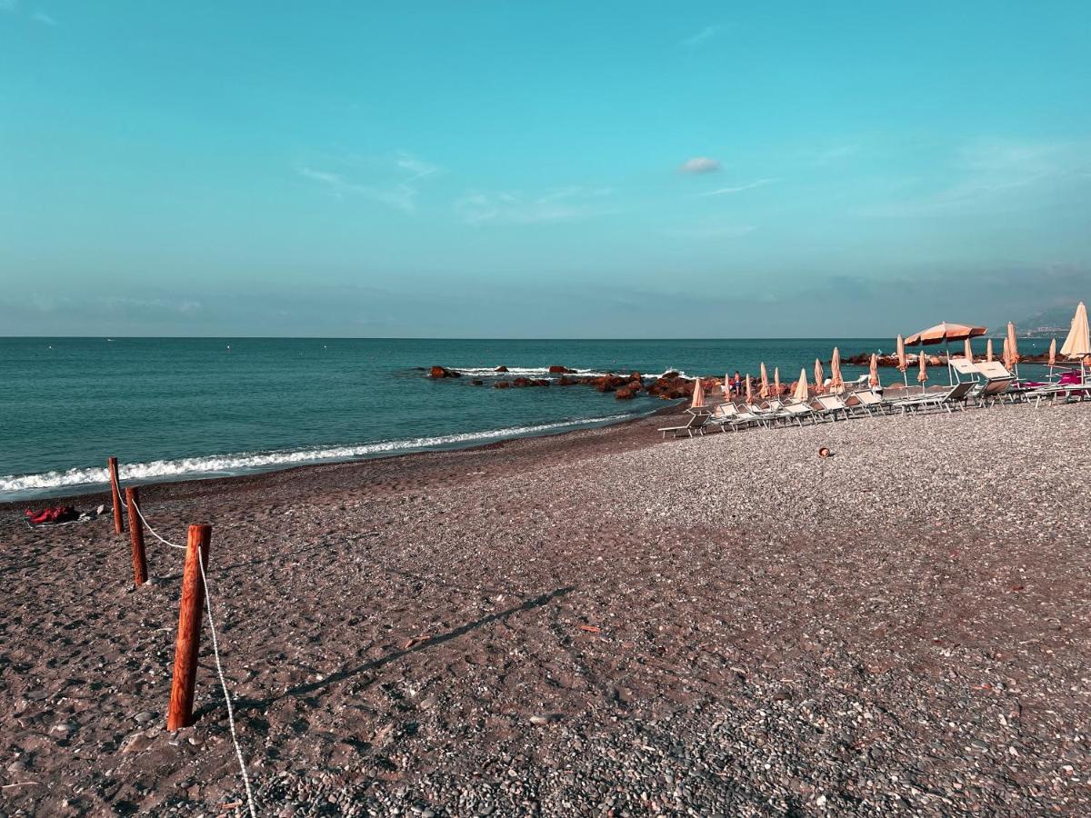 Appartamento Al Mare Вентимиля Екстериор снимка